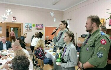 Na zdjęciu Harcerze z Hufca ZHP Sochaczew z Betlejemskim Światłem Pokoju