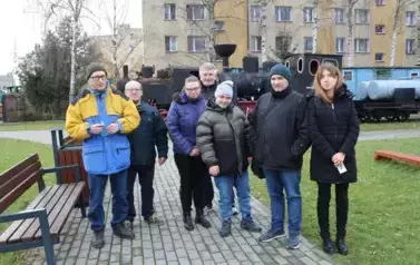 Uczestnicy ŚDS w Muzeum Kolei Wąskotorowej w Sochaczewie