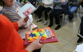 Kartki walentynkowe wykonane przez uczestnik&oacute;w ŚDS