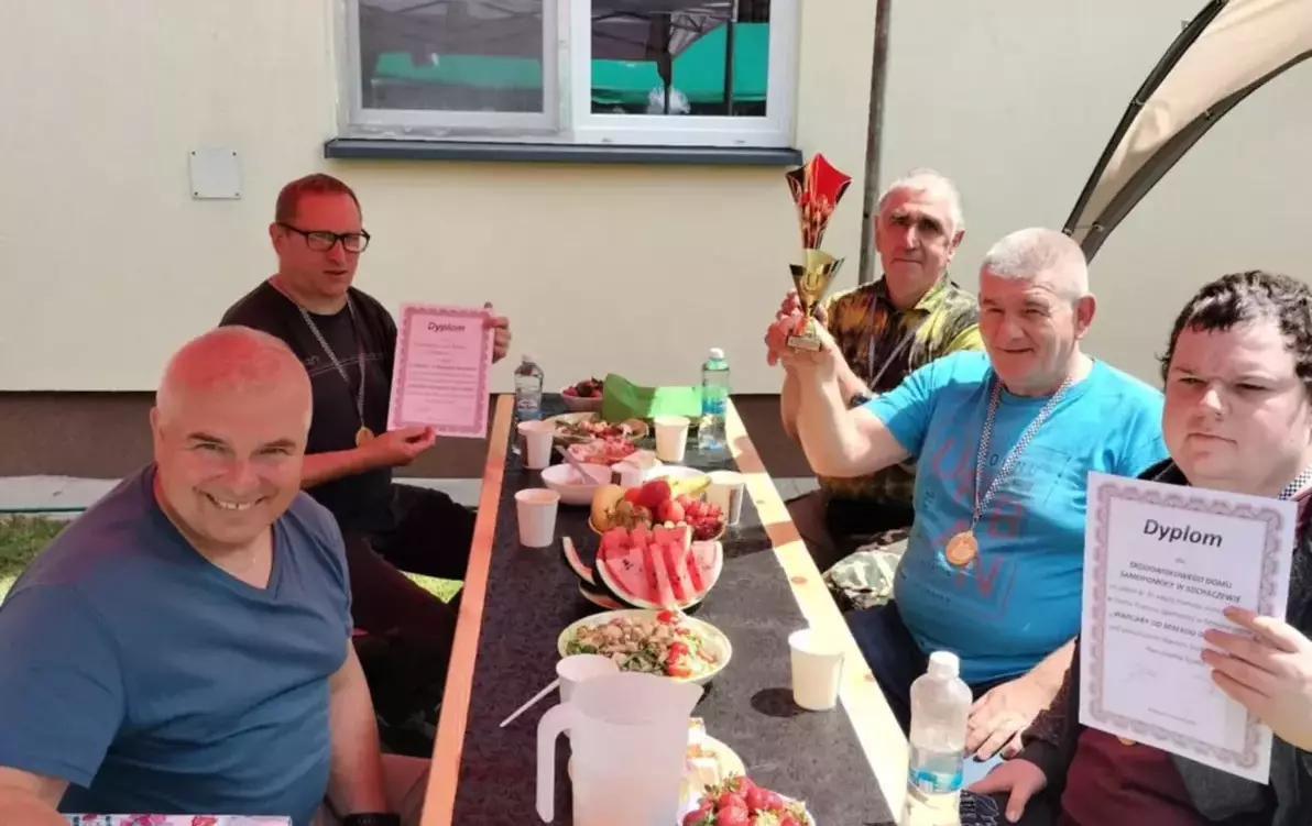 Uczestnicy ŚDS podczas Turnieju  warcabowego  ,,Warcaby od małego do dużego'